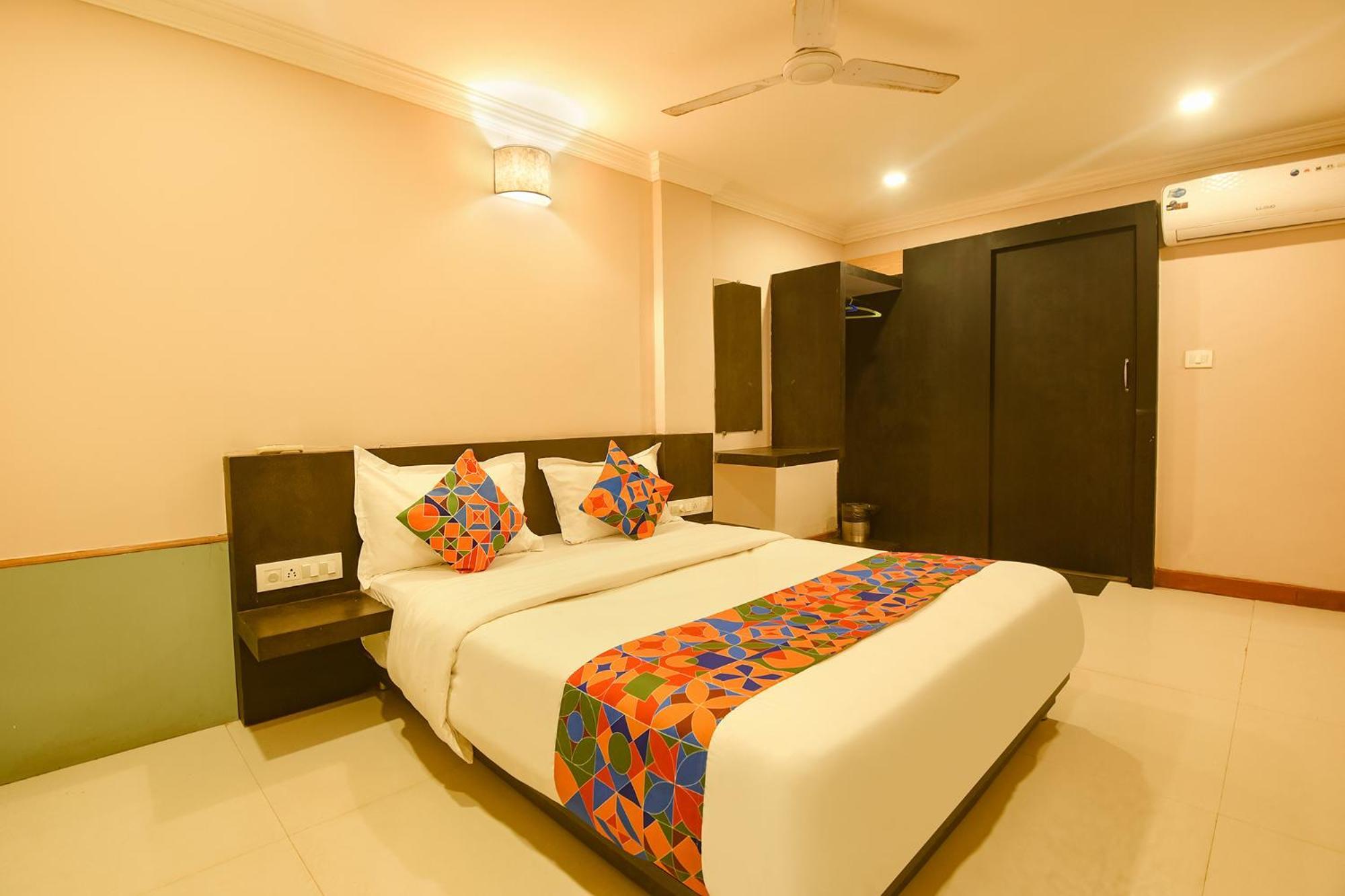 Fabexpress Raj Imperial By Rivasa 2* Calangute